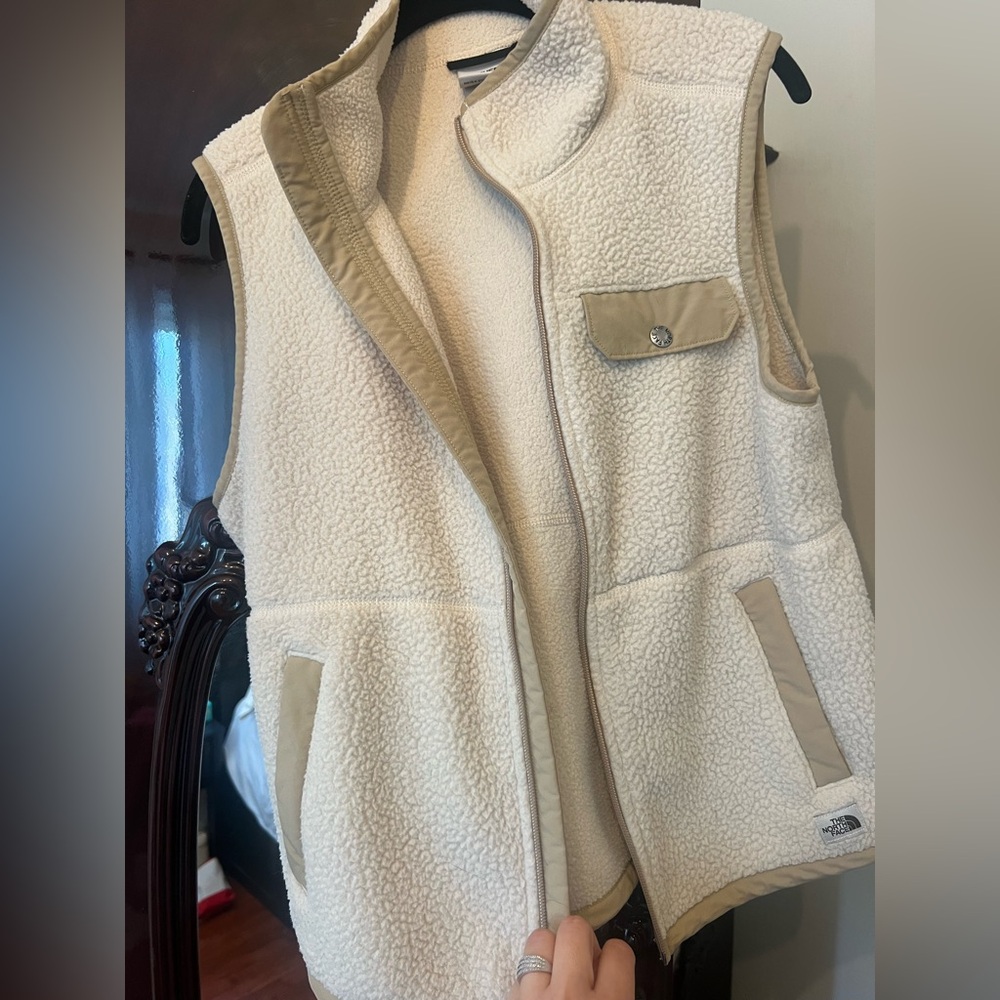 Women’s Northface fleece vest